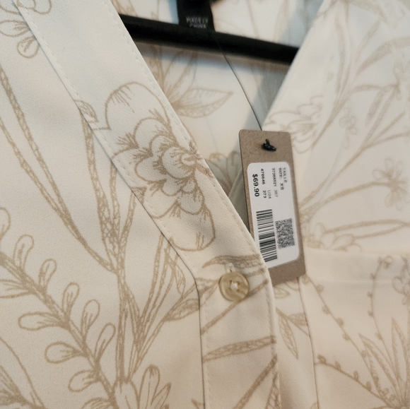 Short-Sleeve Buttoned-Down Crepe Blouse - Picture 2 of 3